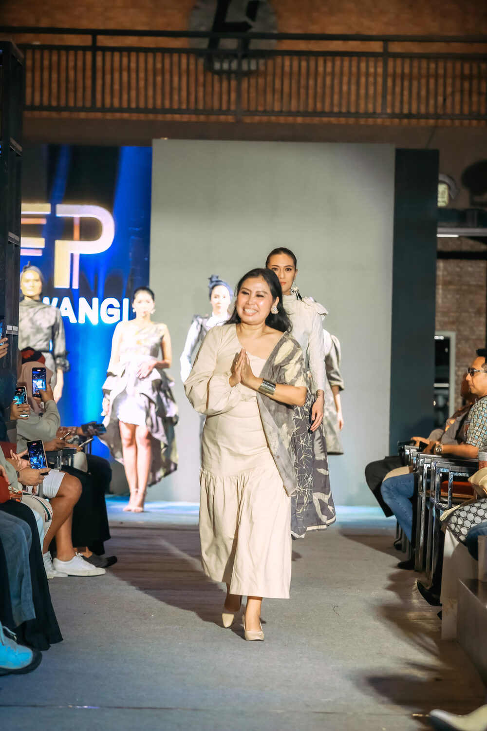 Lis Adiwinoto walking the runway in an eco-print ensemble