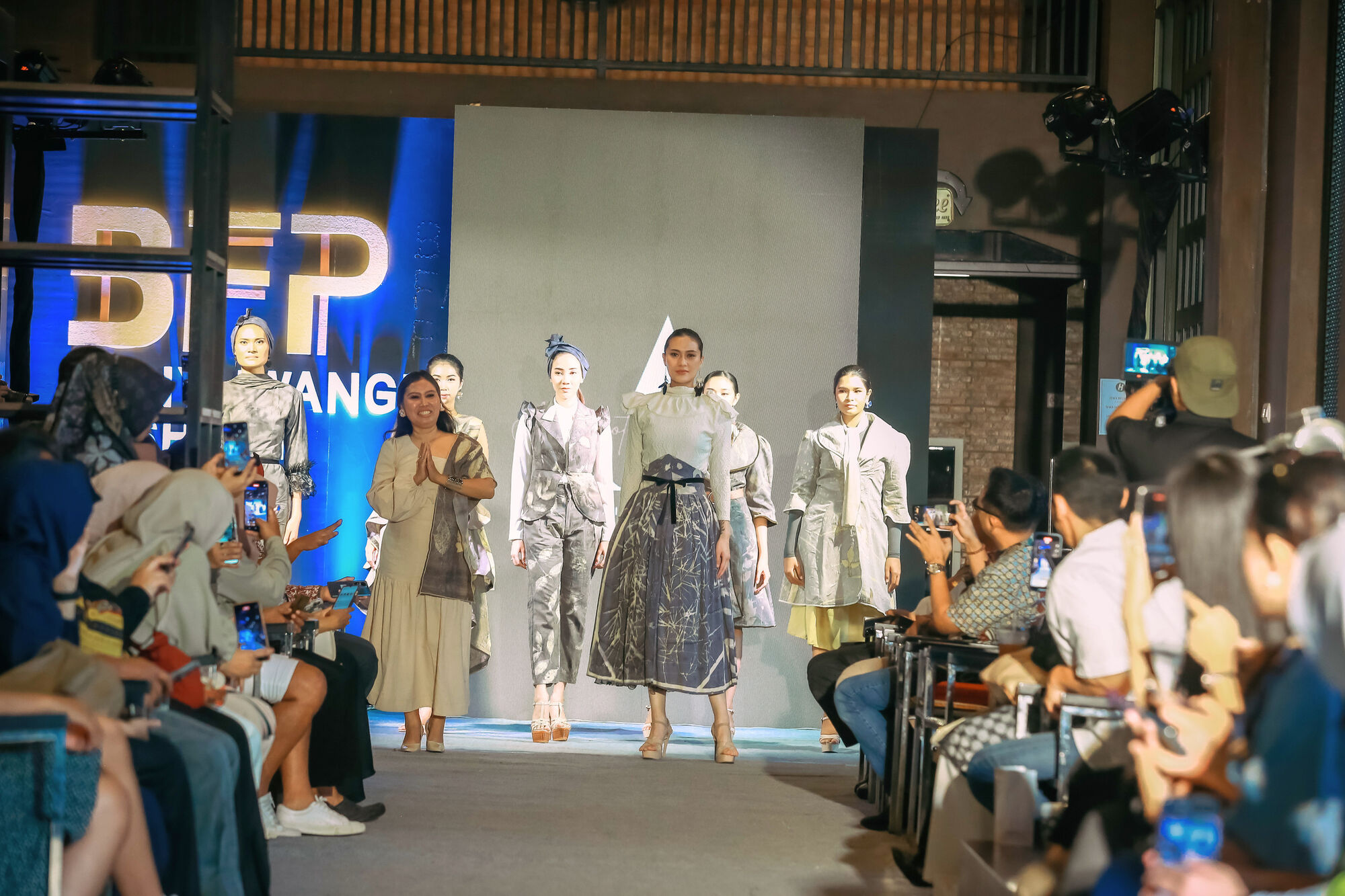 Lis Adiwinoto and models on the runway